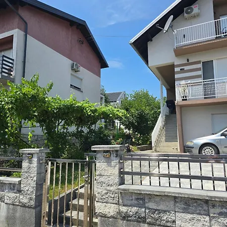 Διαμέρισμα Garden With Free Private Parking