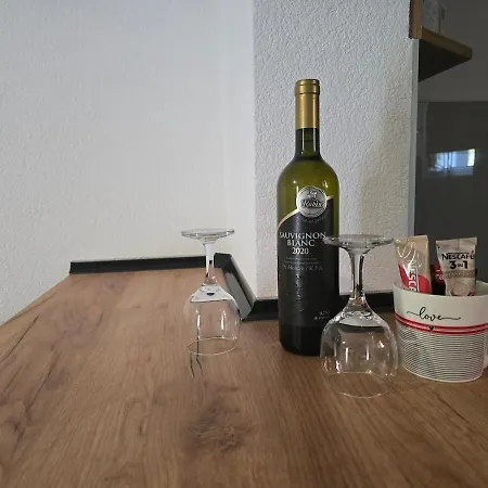 Garden With Free Private Parking Διαμέρισμα Pistelici