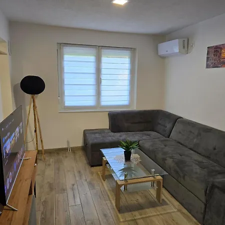 Διαμέρισμα Garden With Free Private Parking