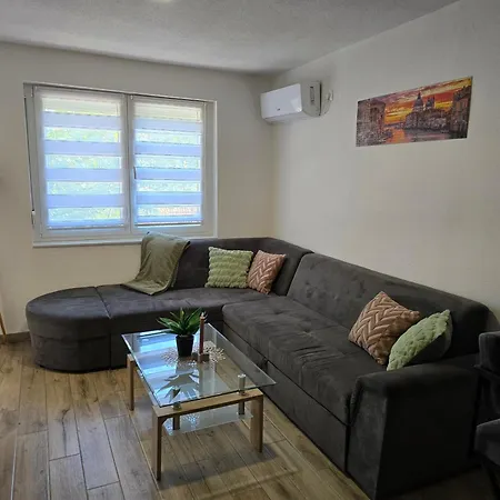 Warm And Cozy Apartment, Underfloor Heating And Free Parking *