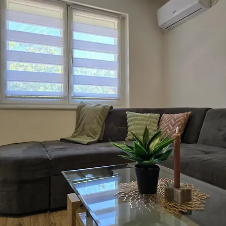Warm And Cozy Apartment, Underfloor Heating And Free Parking *