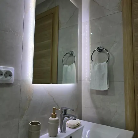 Warm And Cozy Apartment, Underfloor Heating And Free Parking *