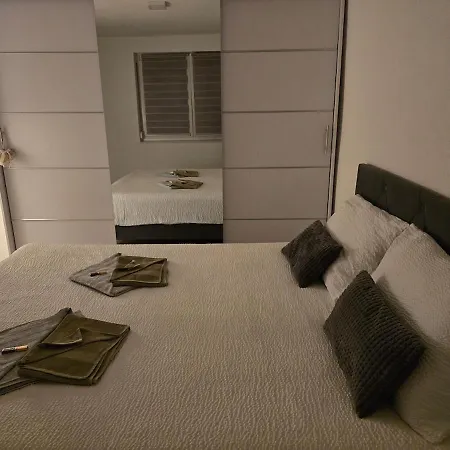 Warm And Cozy Apartment, Underfloor Heating And Free Parking