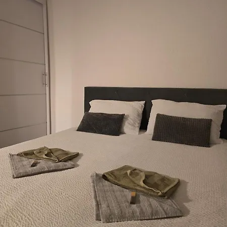 شقة Warm And Cozy Apartment, Underfloor Heating And Free Parking *