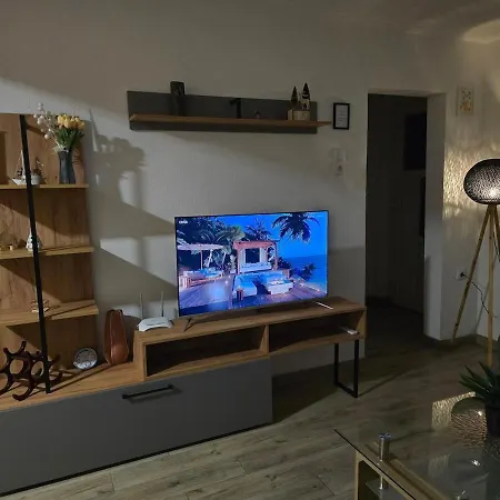 شقة Warm And Cozy Apartment, Underfloor Heating And Free Parking